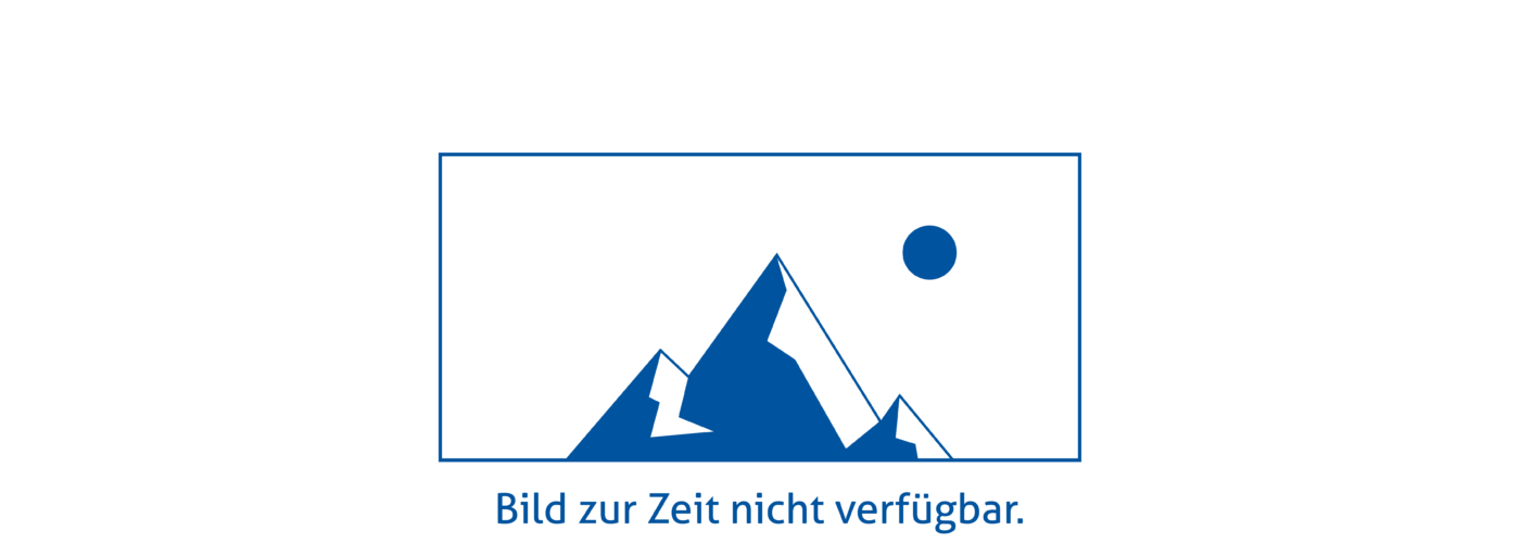 Mitarbeitende in einer Industriehalle, virtuelle Grafiken zeigen Analysedaten