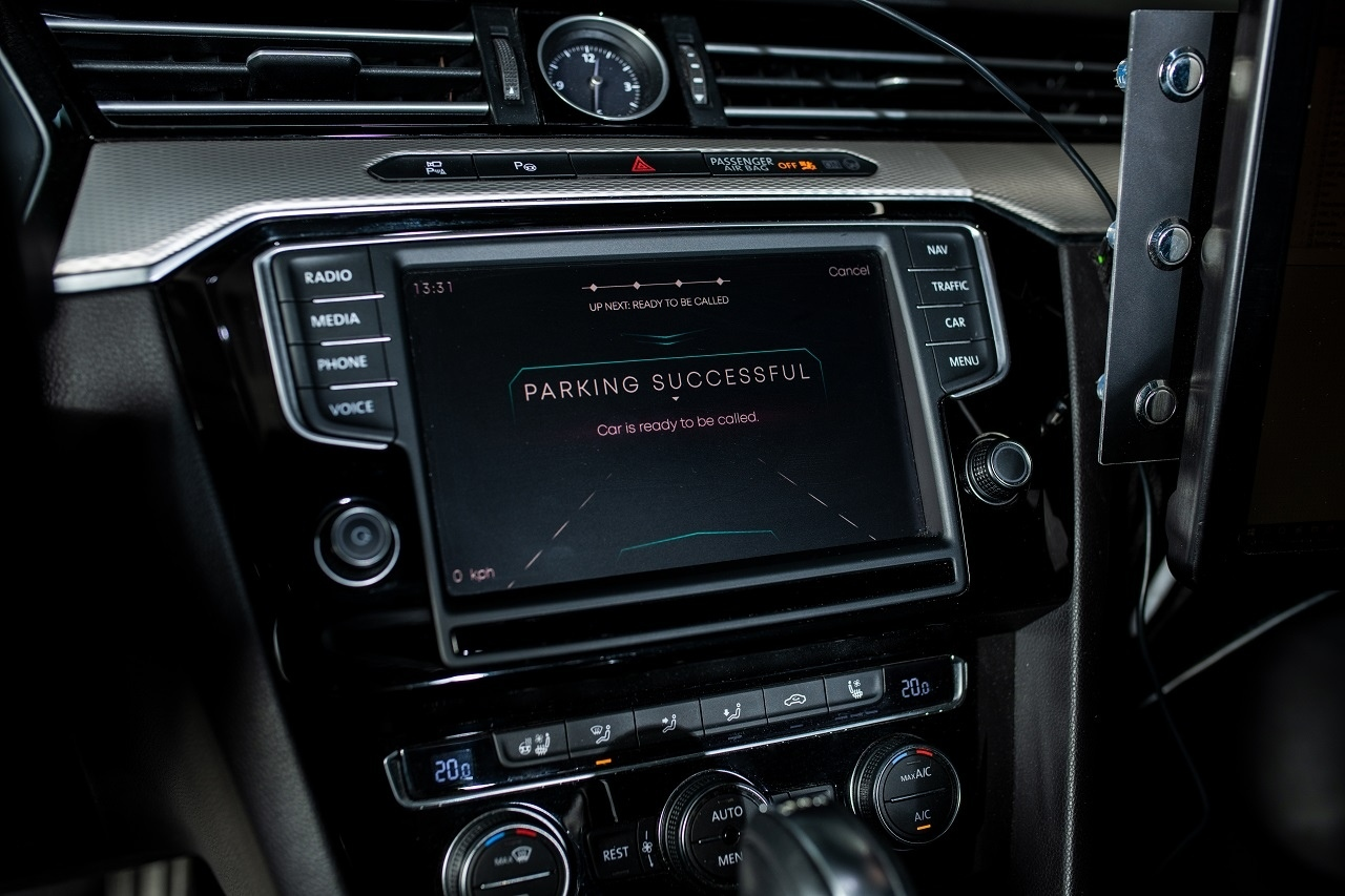 Display in Innenraum eines Autos