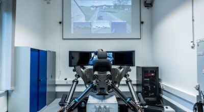 Fahrsimulator mit Leinwand