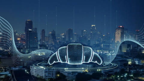 Croissant aus Lichtpunkten schwebt über Stadt