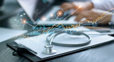 Steroskop liegt auf Schreibtisch