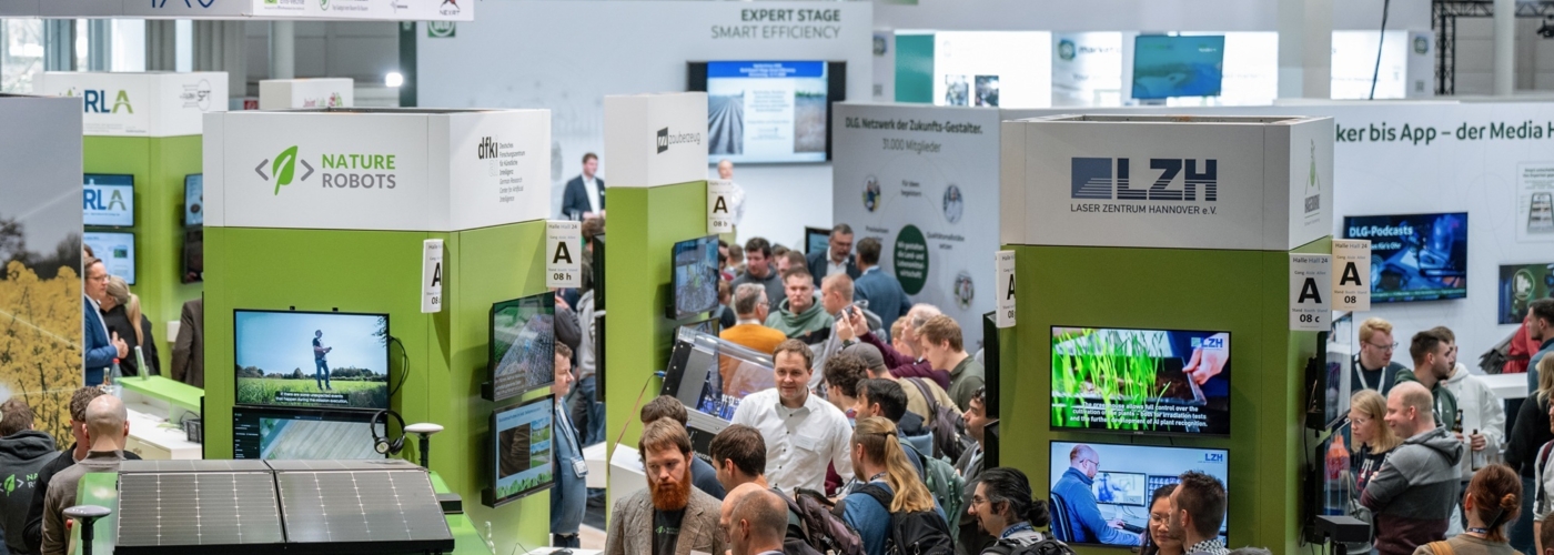 Menschen auf einer Messe