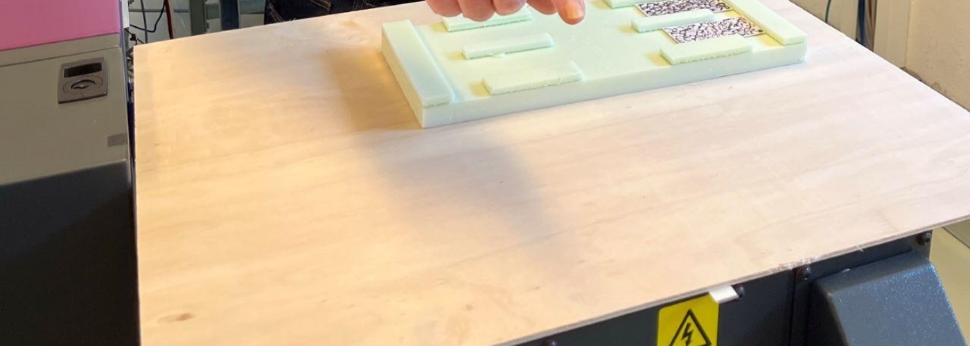 Mann mit AR-Brille